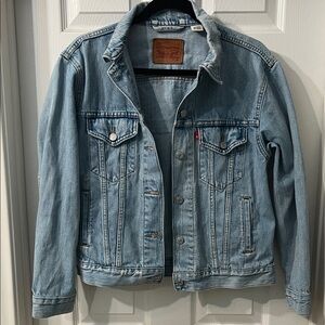 Levi's Denim Trucker Jacket Light Wash Distressed Classic Jean Jacket Size M